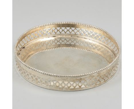 Bottle tray silver. Round model with pearl edge decoration and partly openwork edge. The Netherlands, Leiden, J. Duijndam, 19