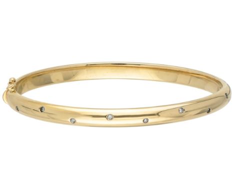 14K. Yellow gold bangle bracelet set with approx. 0.08 ct. diamond. With safety clip. Hallmarks: 585, Christ. Set with 8 bril