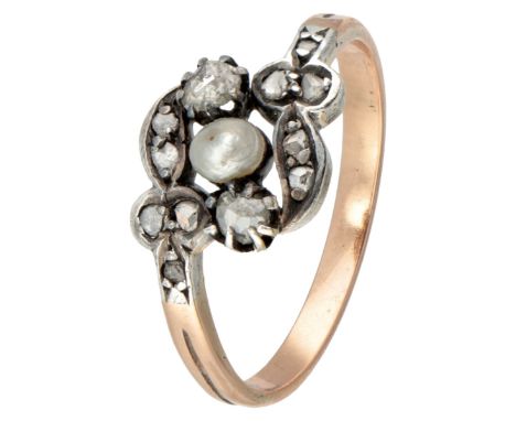 Antique 14K. rose gold and sterling silver ring set with a pearl and rose cut diamonds. Hallmarks: 585, ZI. In reasonable con