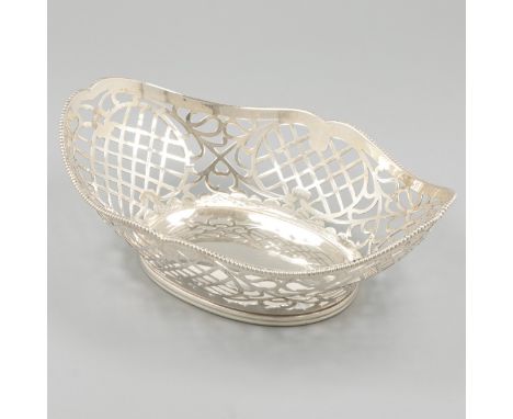 Silver bonbon basket. Oval model with soldered pearl edge, partly openwork sides and fillet edge. The Netherlands, Schoonhove