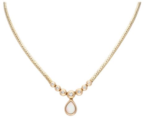 18K. Yellow gold necklace set with approx. 0.40 ct. precious opal and approx. 0.26 ct. diamond. With safety clip. Hallmarks: 