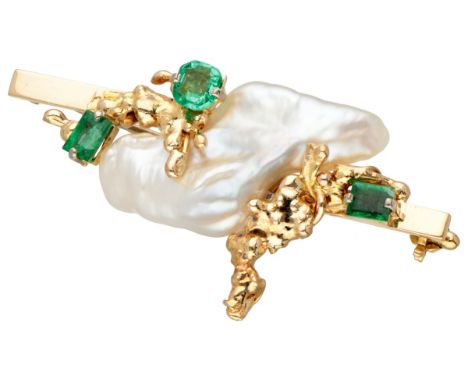 Vintage 14K. yellow gold brooch set with approx. 0.62 ct. natural emerald and a freshwater baroque pearl. Hallmark: 750, 585 