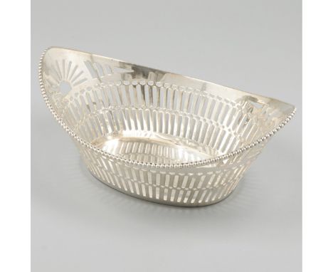Silver bonbon basket. Boat-shaped with pearl rim and partly openwork sides. The Netherlands, Haarlem, A. Presburg &amp; Zoon,