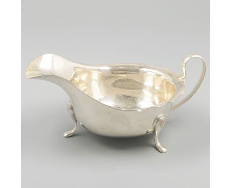 Sauce boat silver. Beautiful model with scalloped rims and soldered legs and handle. United Kingdom, Sheffield, Viner's Ltd (