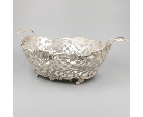 Bread basket silver. Very beautiful, large oval model with partly openwork sides with rocaille rims and flower, branch and le