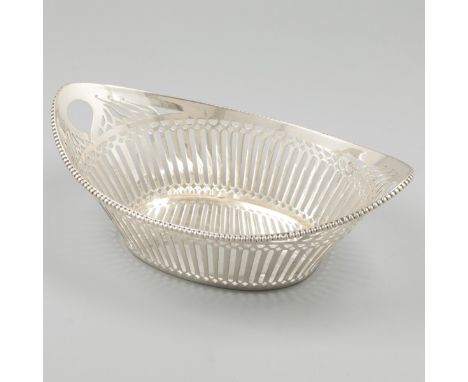 Silver bonbon basket. Boat-shaped with pearl rim and partly openwork sides. The Netherlands, Haarlem, A. Presburg &amp; Zoon,