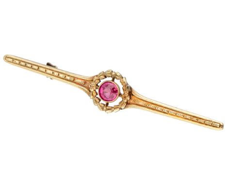 Vintage 14K. yellow gold bar brooch set with approx. 0.64 ct. synthetic ruby. Hallmarks: 585. Set with a faceted synthetic ru