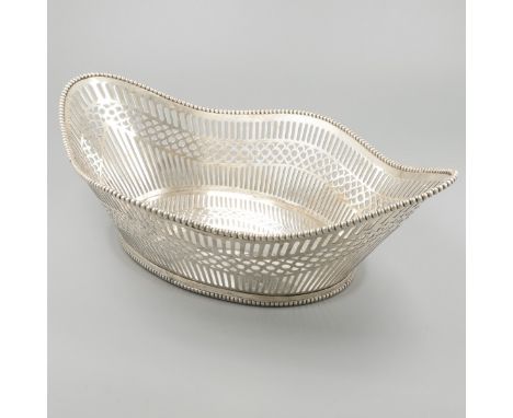 Bread basket silver. Beautiful oval model with pearl edge decoration on the top and bottom. Silk partly openwork. The Netherl