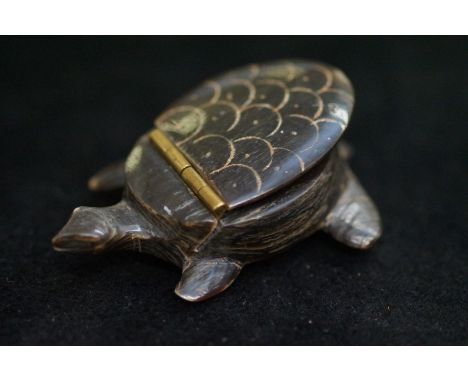 Unusual Early Snuff Box in the form of a turtle - 5cm