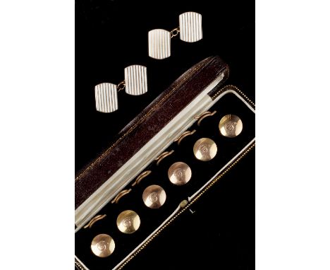 A COLLECTION OF GENTLEMAN'S JEWELLERY, comprising a pair of 9ct gold and enamel cufflinks, each shaped rectangular panel with