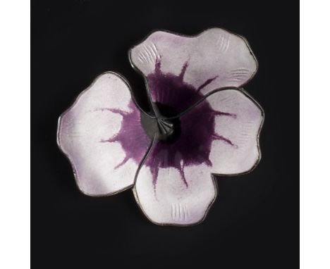 A NORWEGIAN ENAMEL BROOCH BY DAVID ANDERSEN, modelled as a pansy flowerhead, heightened in shades of lilac and black enamel, 