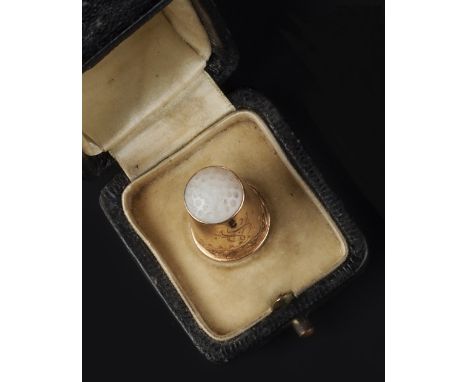 A NORWEGIAN THIMBLE BY DAVID ANDERSEN, with bright cut engraved decoration and chalcedony finial, monogrammed and inscribed '