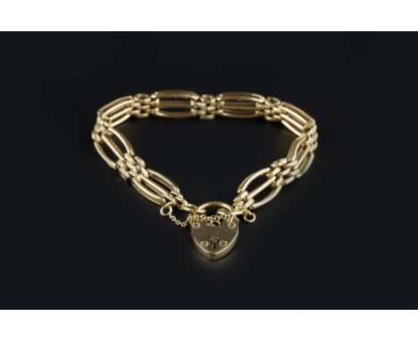 AN 18CT GOLD GATE-LINK BRACELET, with padlock clasp, hallmarked for London 1977, length 17.5cm