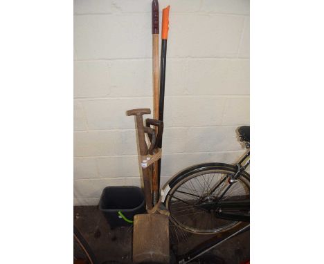 Bundle of assorted garden tools
