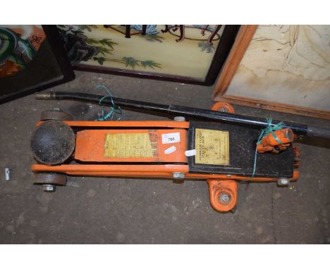 Hydraulic floor roller jack
