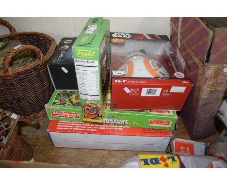 Mixed Lot: Star Wars Deco Light, Ewok crisps, virtual reality headset and other assorted games