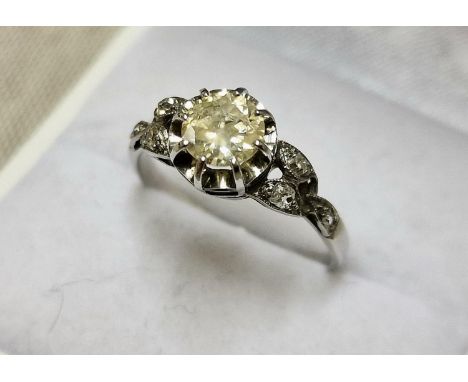 Vintage 18ct Solitaire Diamond Ring w/diamond shoulders - size P &amp; 2.4g
