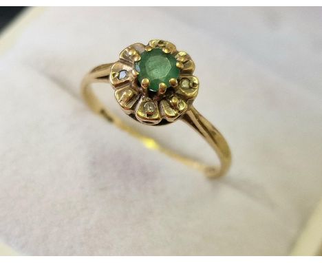 Vintage 9ct Gold &amp; Emerald Cluster Ring, size L