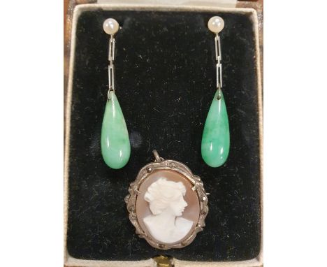 Pair of 18ct Gold, Pearl &amp; Jade Drop Earrings + a Silver Cameo 