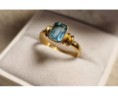 9ct Gold and Square Cut Blue Topaz Dress Ring, 2.85g and size K