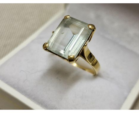 18ct Gold Large Stone Dress Ring, size K &amp; 5.2g