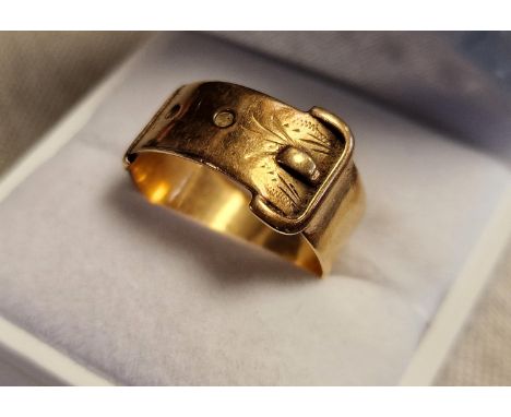18ct Gold Buckle Ring, 4.9g &amp; size R