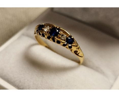 Antique 18ct Gold, Sapphire &amp; Diamond Ring - 2.3g and size L