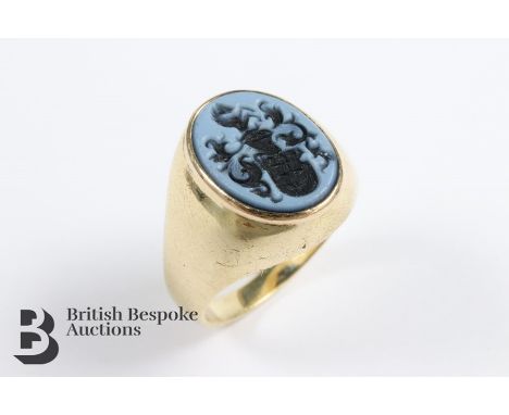 Gentleman's 18ct yellow gold seal ring. The ring set with a carved intaglio depicting a knights helm and rearing horse, size 