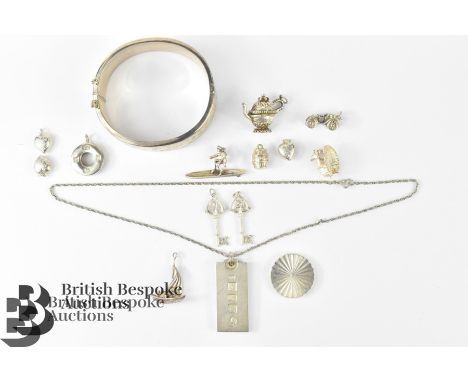 Miscellaneous silver jewellery, including a bangle Birmingham hallmark dated 1979, silver ingot pendant on chain, thirteen ch