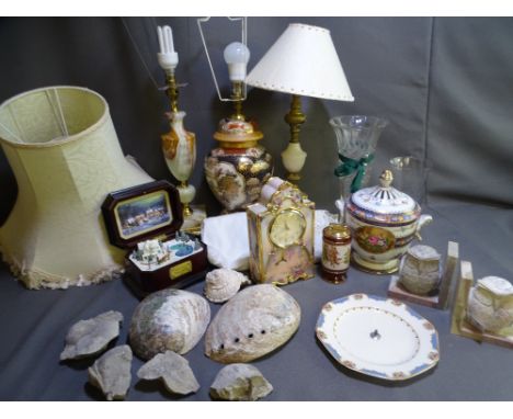 A MIXED PARCEL OF COLLECTABLES to include owl bookends, a Thomas Kinkade 'Holiday Gathering' Christmas music box, onyx lamp s