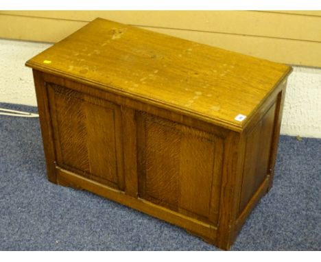 A VINTAGE OAK BLANKET CHEST, 52cms height, 79cms width, 42.5cms depth