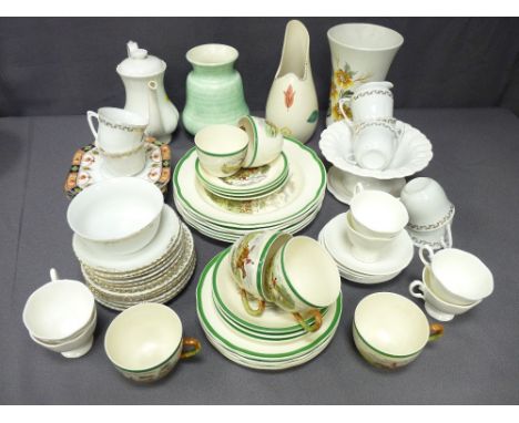 A PARCEL OF MIXED PORCELAIN including Copeland Spode dinnerware, George and other Staffordshire pottery