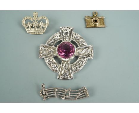 Vintage novelty and other jewellery comprising a white metal and marcassite brooch modelled as a musical stave, a royal comme