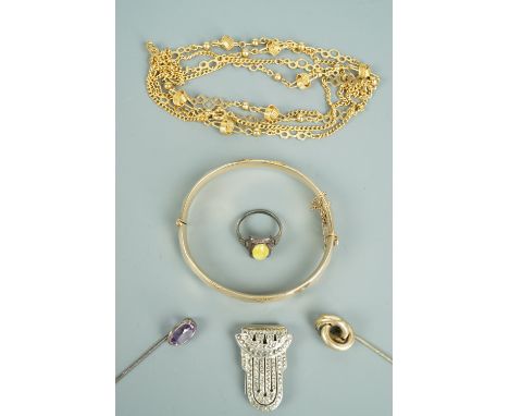 Sundry items of period jewellery including an Art Deco marcassite clip and two stick pins