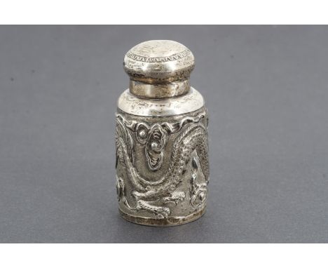 A Qing Chinese export silver snuff flask / bottle, of cylindrical form with threaded pommel, having repousse moulded and chas