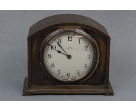 An Buren mantle clock retailed by Grant, Carlisle, 13 cm high