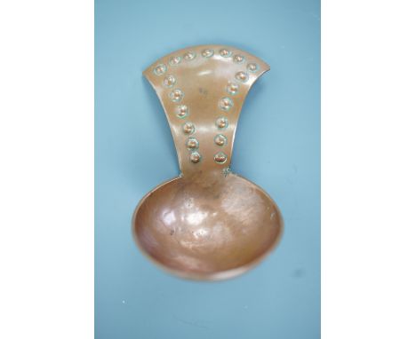 A Keswick School of Industrial Art copper caddy spoon, 6 cm