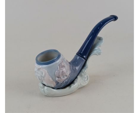 A Lladro porcelain model of 5613 'Scalore Pipe', 16cm long, boxed
