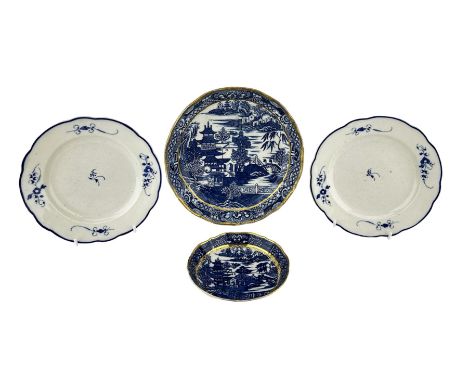 Pair of Caughley plates painted with the Chantilly Sprigs pattern c.1785, D18cm, Caughley shallow dish with the Pagoda patter