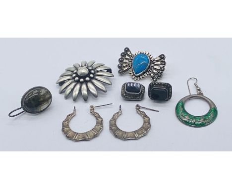 A small collection of 925 silver jewellery