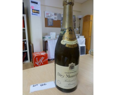 Champagne bottle of vintage champagne, dry Monopole – Heidsieck & Co, Reims 1947.