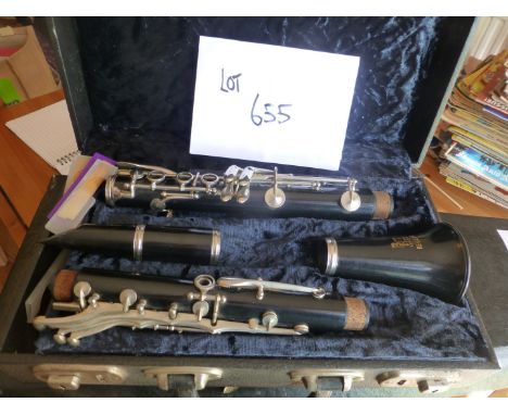 Clarinet ‘The Regent’ by Boosey & Hawkes of London in fine condition and in it’s own hard case. 