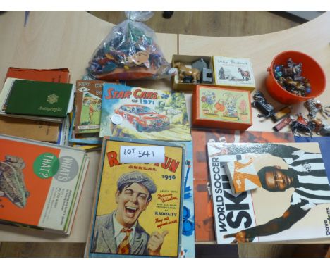 Metal Britains vintage animals, equipment, plastic soldiers in bag, plus a small cllxn of books incl I Spy.