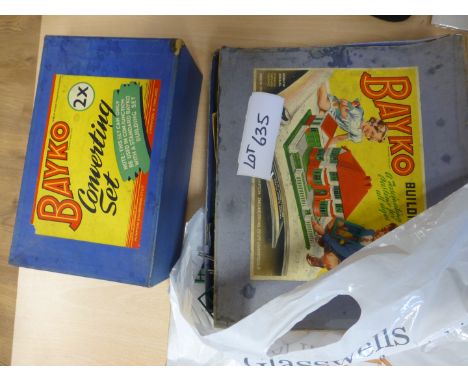 Bayko Building Set and Bayko 2 x converting set, both boxes – Building box poor.