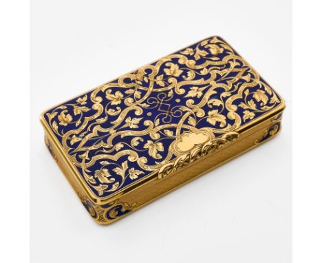 Rechteckige Tabatiere m. Emaille,Frankreich um 1850. 18 kt GG, besetzt m. ornamentalem blauem Emaille u. Rankengravuren. L 8,