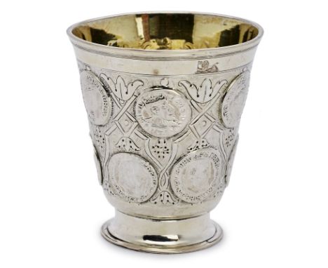 Kl. Münzbecher, Barock, Berlin um 1765.Silber, innen vergoldet. Beschau Berlin (wohl f. 1763-'72), Meistermarke "Andrae" (woh