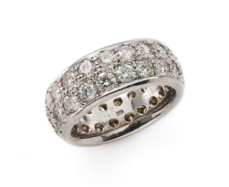 Gr. Brillant-Ring.14 kt WG, 2-reihig umlaufend besetzt m. 40 Brillanten v. zus. ca. 6 ct (Farbe weiß/ Reinheit lr-vvsi). RG 6