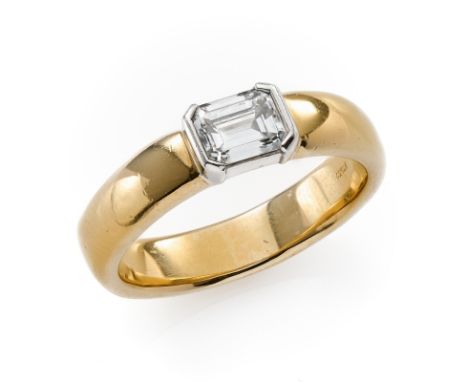 Diamant-Ring, Tiffany &amp; Co., 1998/99.18 kt GG/Platin, besetzt m. 1 Diamant im Smaragd-Schliff v. 1 ct (Farbe E/ Reinheit 