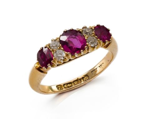 Kl. Spinell-Diamant-Ring, Birmingham,England 1899. 18 kt RG, besetzt m. 3 roten oval facettierten Spinellen u. 4 kl. Altschli