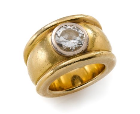 Breiter Goldring m. 1 Brillant-Solitär.18 kt GG/WG, besetzt m. 1 Brillant v. ca. 2,40 ct (Farbe leicht getönt/Reinheit vsi) i